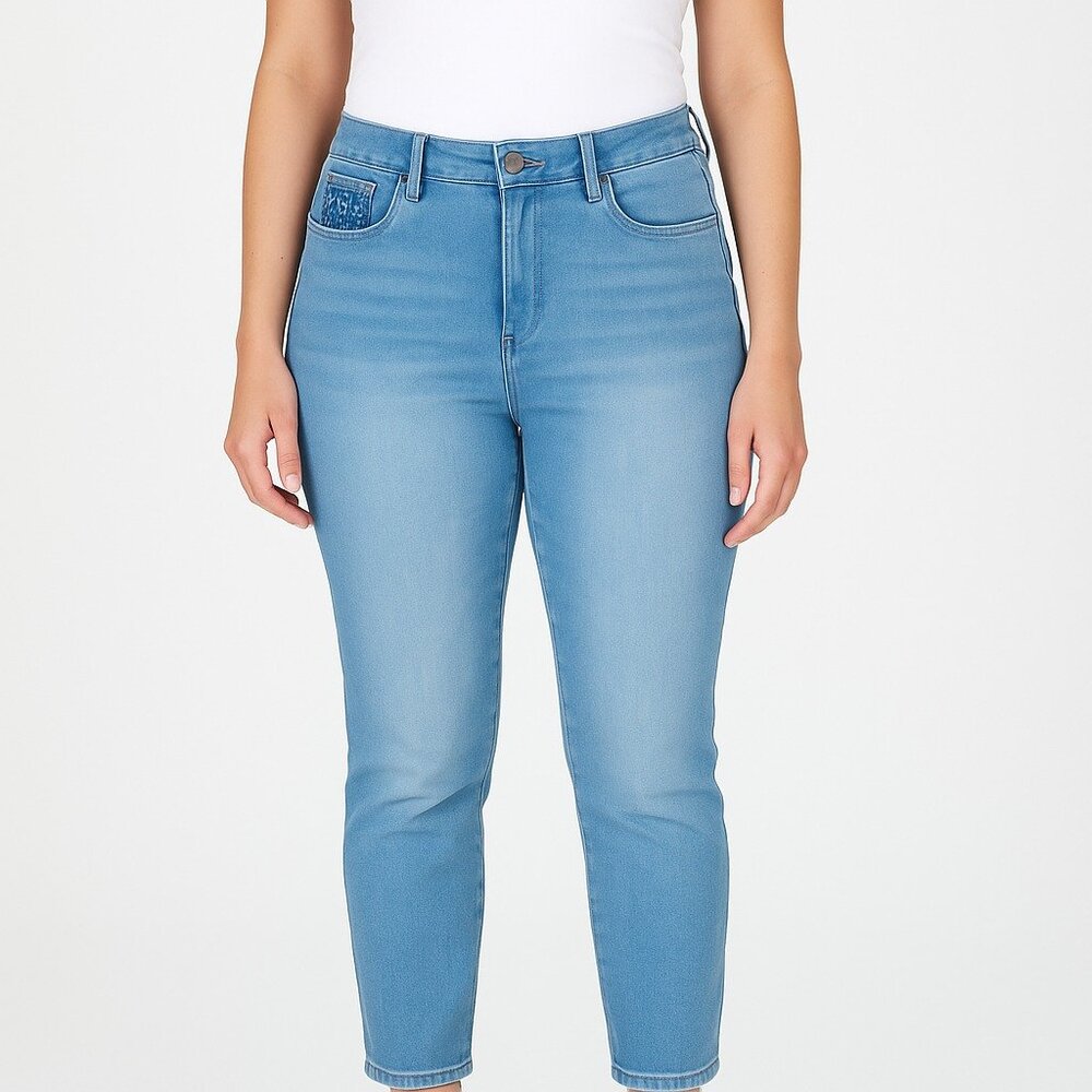 New Directions Capri Jeans Women’s Size 14R Light Wash Denim Sequin Back Pockets